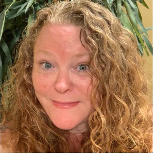 Meet your Posher, Lisa - Picture 1 of 1